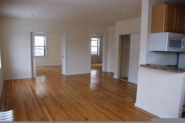 Foto del edificio - 1905 W Wilson Ave