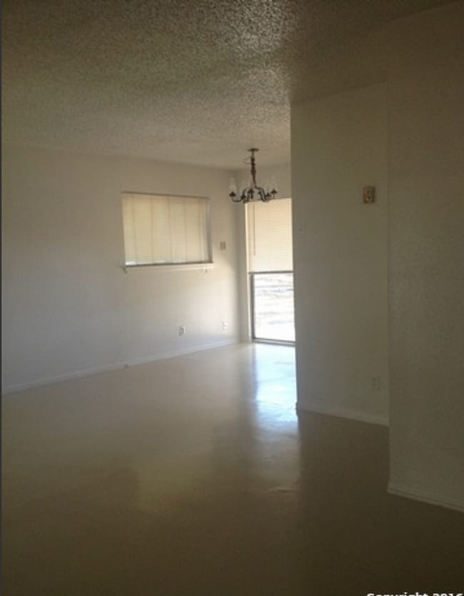 Building Photo - 1207 Churing Dr