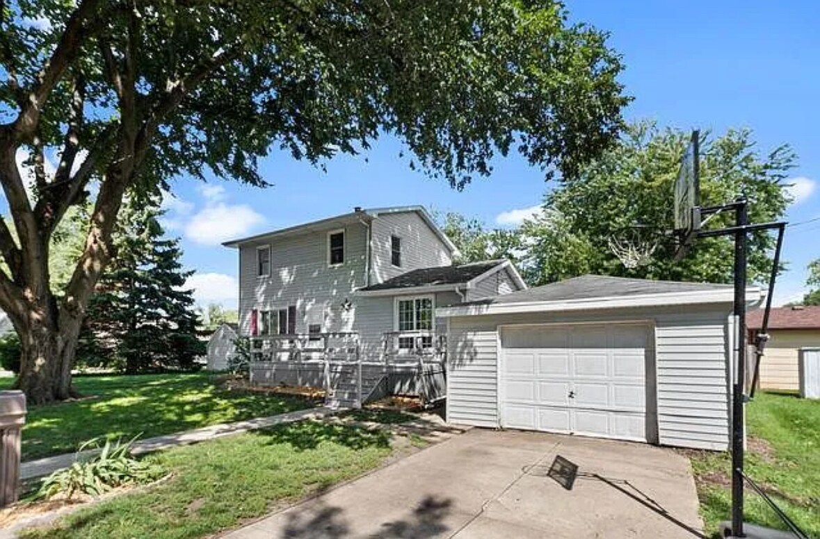 Foto principal - 1300 E Broadway St