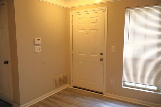 Building Photo - 308 Mill Pond Ct SE