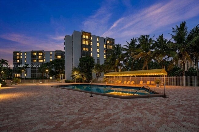 Building Photo - 20400 W Country Club Dr