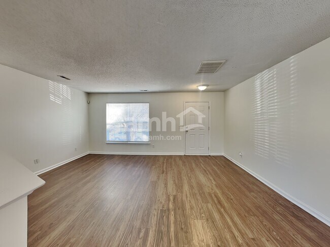 Building Photo - 3012 Secret Garden Court