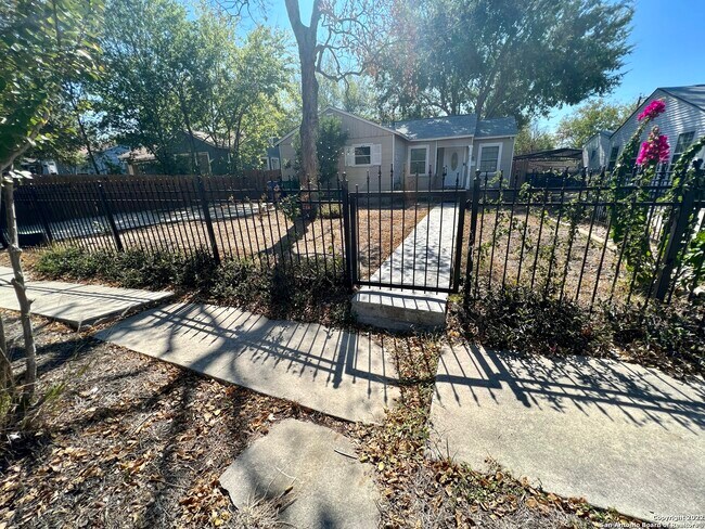 Foto del edificio - 414 Elmwood Dr