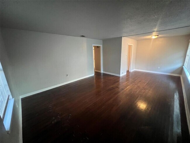 Foto del edificio - 5818 Glenhurst Dr