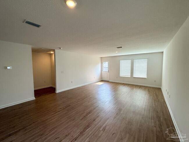 Foto del edificio - 4615 Carlstrom Ln