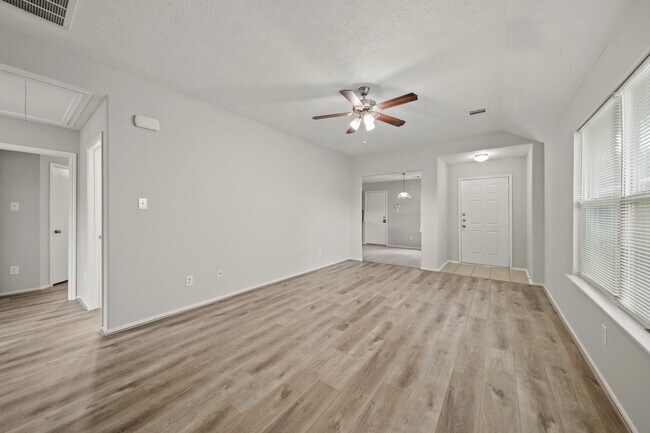Foto del edificio - 1918 Nichole Woods Dr