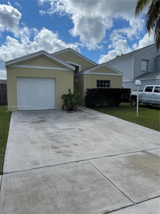 Primary Photo - 12828 SW 146th Ln