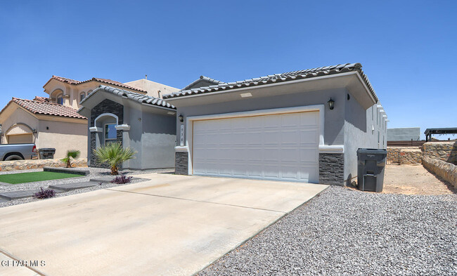 Building Photo - 938 Brudenal Pl
