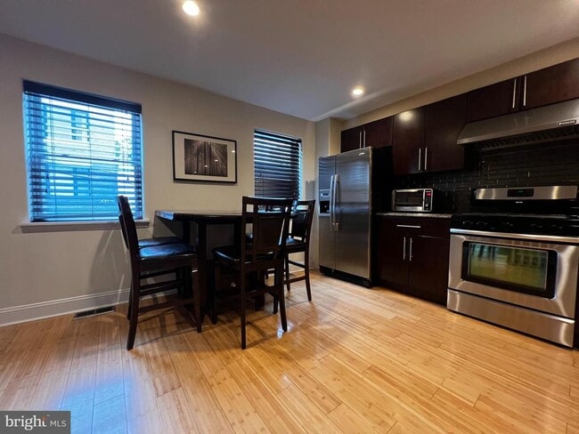 Building Photo - 1220 Annin St