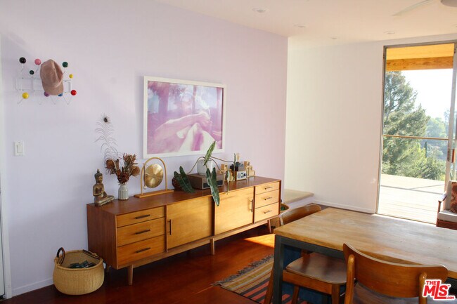 Foto del edificio - 4884 Glenalbyn Dr