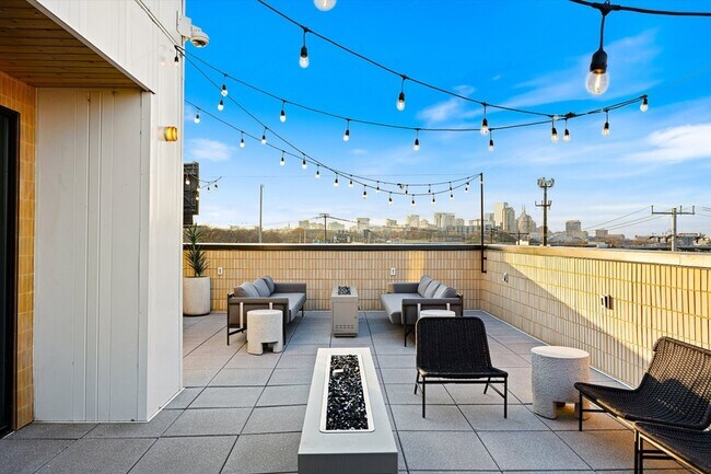 Foto del edificio - 245 Hermitage Ave