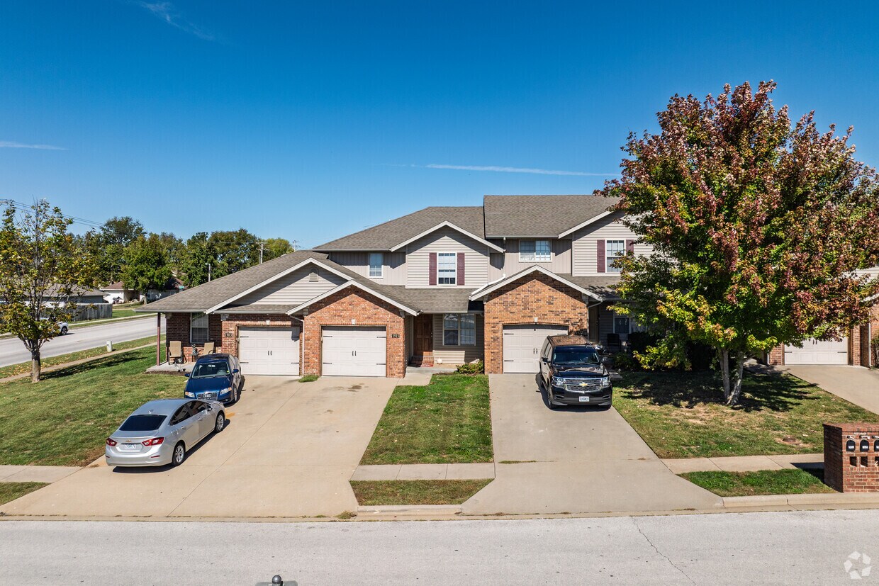Foto del edificio - Oakwood Heights Townhomes 2