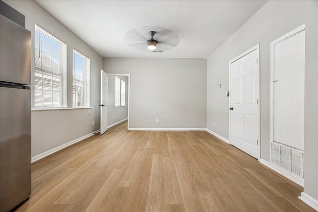 Foto del edificio - 2395 Forrest Avenue Unit 3