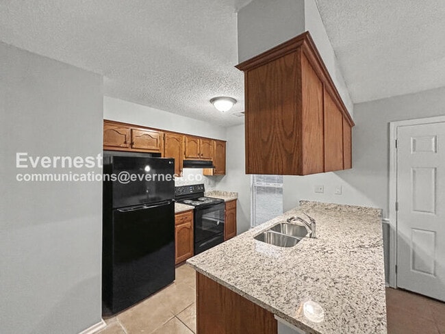 Foto del edificio - 6572 Rosewood Dr