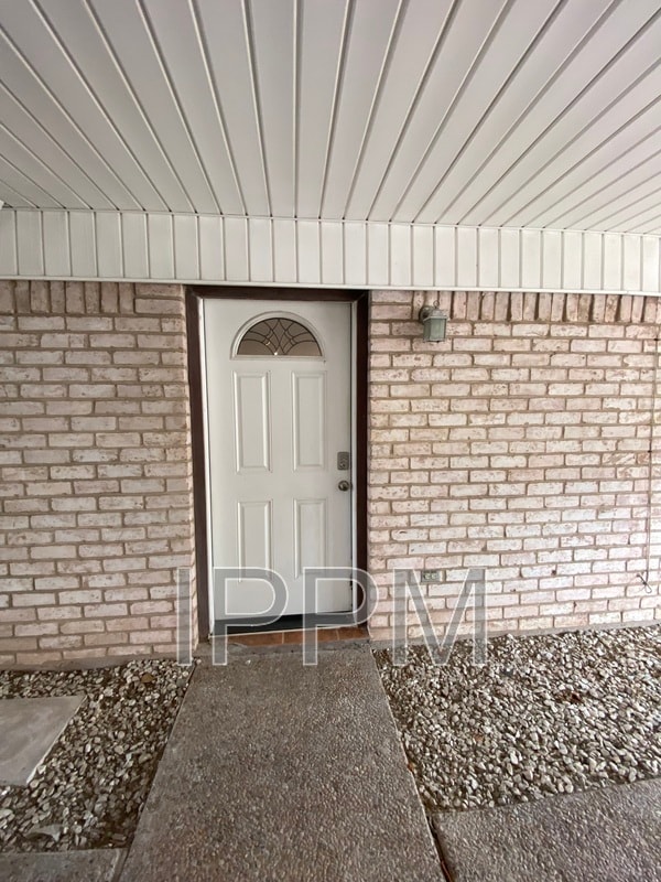 Building Photo - 1500 Palm Valley Dr W