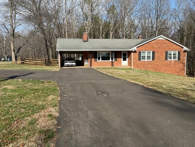 Building Photo - 9405 Mountain Run Lake Rd