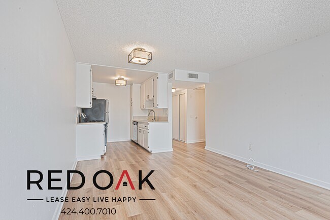 Foto del edificio - Sun-Drenched One Bedroom with Central Heat...