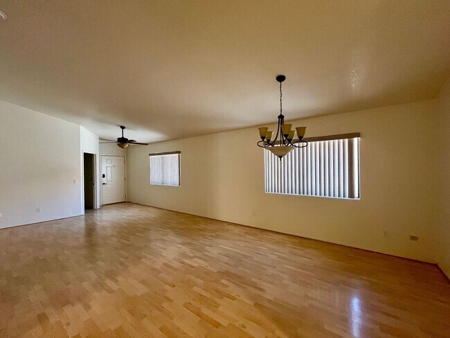 Foto del edificio - Cute and clean 4 bedroom home available now