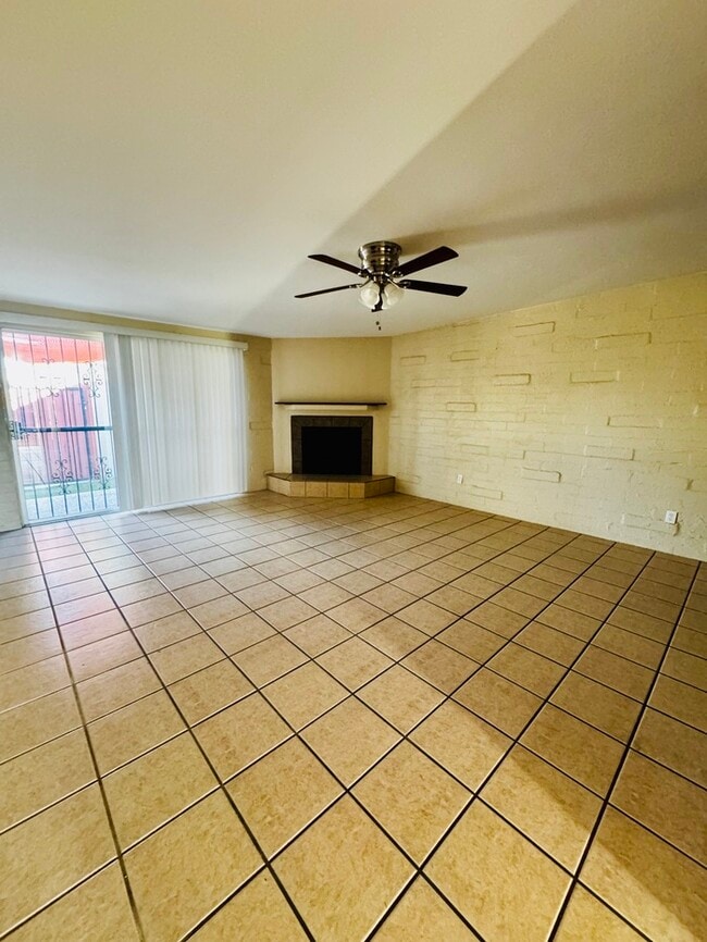 Foto del edificio - FOR RENT