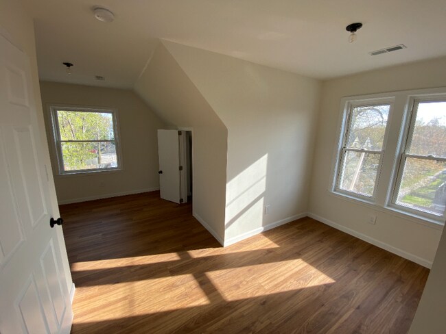 Building Photo - 5820 Baker St