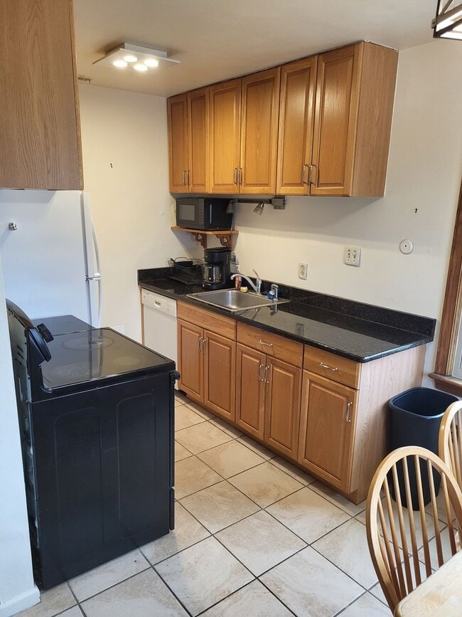 Building Photo - SHORE ACRES CONDO:   Long-term or Short-term rental