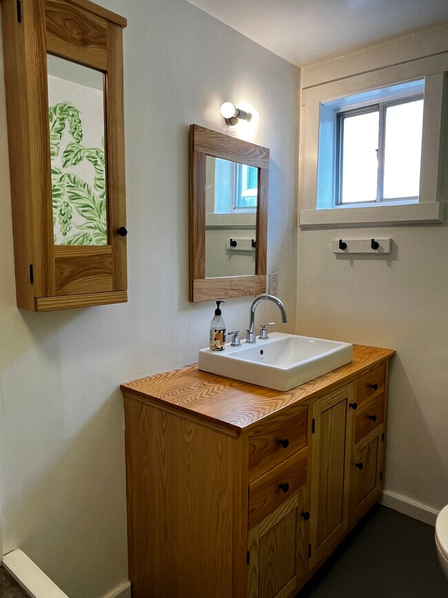 Bathroom - 402 Morris St