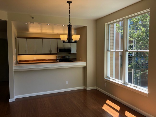 Foto del edificio - 1616 SW Harbor Way