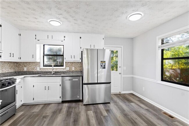 Foto del edificio - 2998 Crooked Creek Rd NW