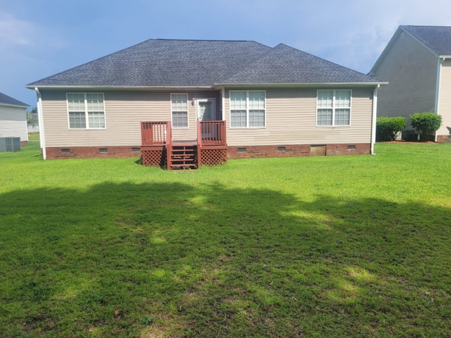 Building Photo - 3675 W Pointe Dr