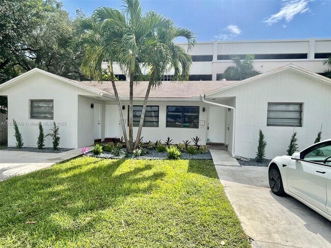 Foto del edificio - 21123 E Dixie Hwy