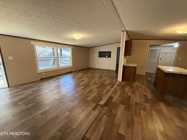 Foto del edificio - 8211 Barker Rd