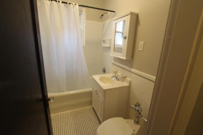 Foto del edificio - 1.0 bedroom in Somerville Massachusetts 02144