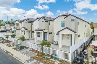 Building Photo - Division & Highland Rowhomes