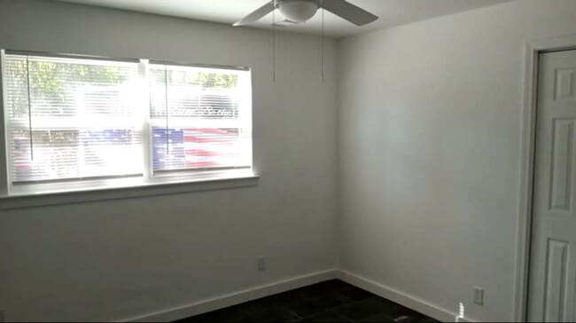 Building Photo - 104 E Horner St