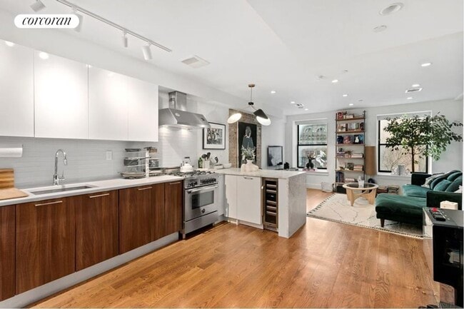 Building Photo - 159 W 126th St