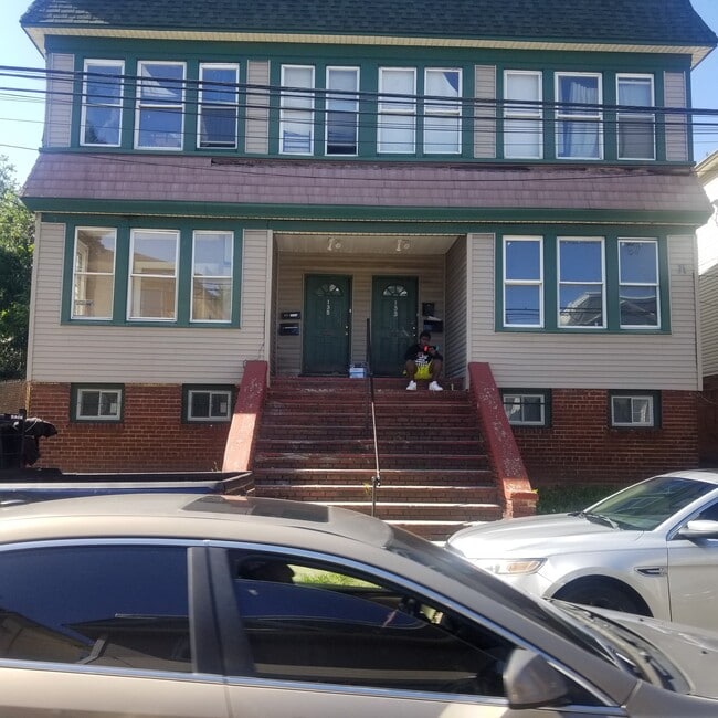 Building Photo - 133 Schuyler Ave