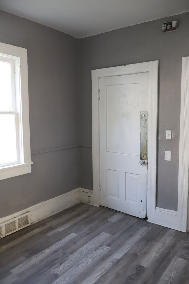 Building Photo - 6812 Whitney Ave