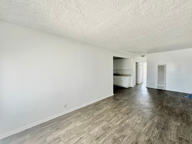 Building Photo - 8900 Baring Cross St