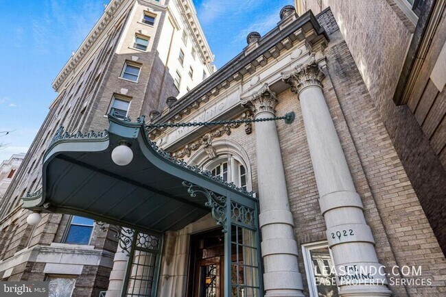 Foto del edificio - 2022 Columbia Rd NW