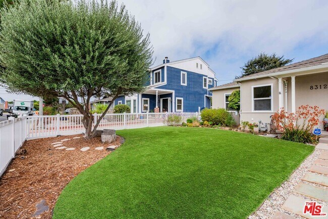 Foto del edificio - 8312 Westlawn Ave