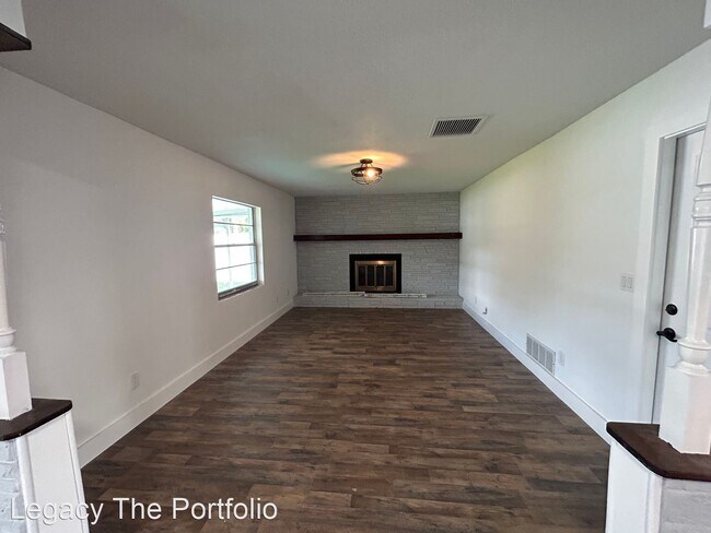 Building Photo - 3 br, 2 bath House - 1085 York Way
