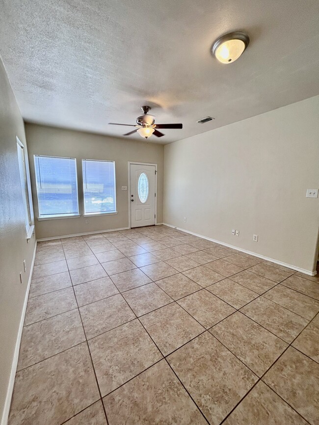 Building Photo - 1104 Canyon Edge Dr