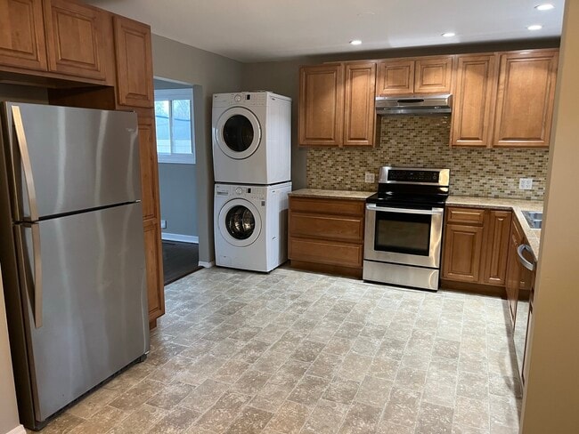 Building Photo - 440 Ida Ln