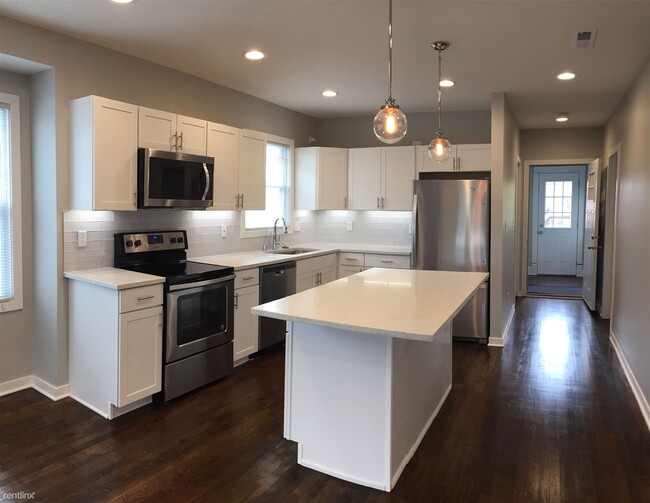 Building Photo - 2 br, 2 bath Duplex - 2727 S Quincy Ave