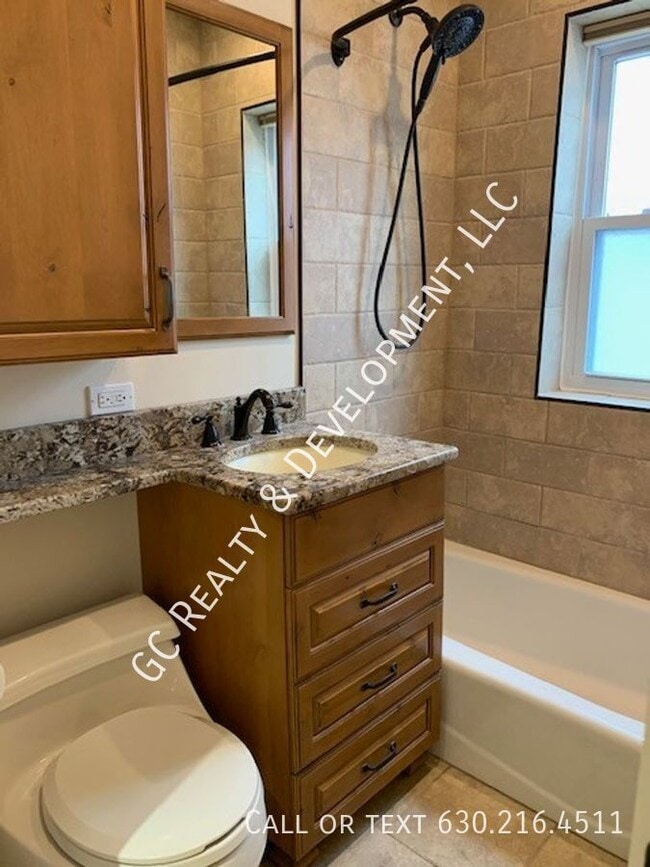 Foto del edificio - 1460 Whitcomb Ave