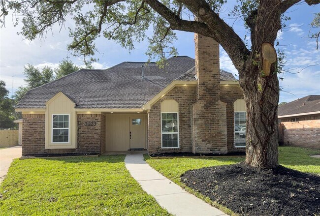 Foto del edificio - 3223 Cherry Hills Dr