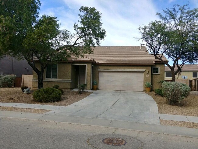 Foto del edificio - 4 bedroom, 2 bath, 2 car garage