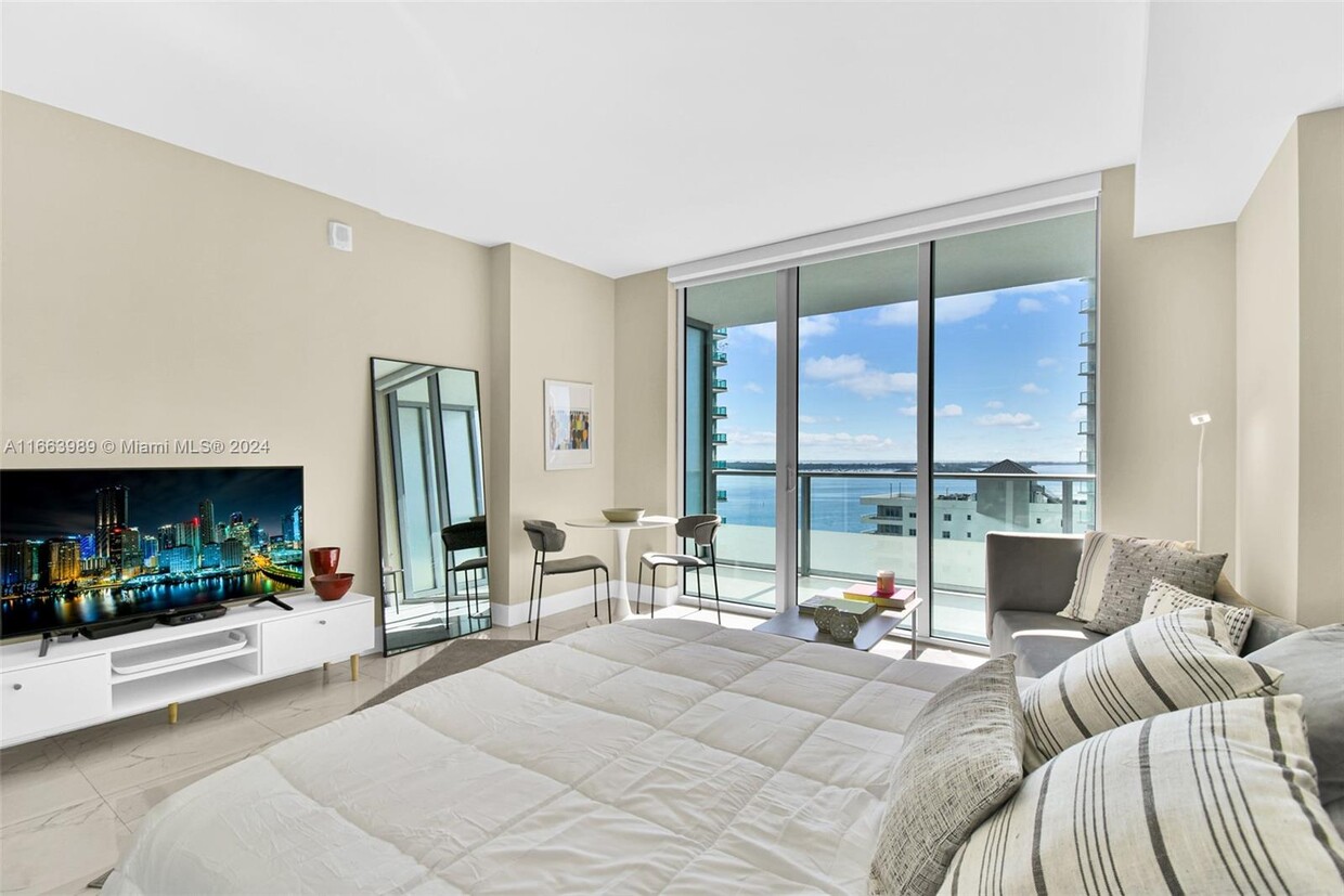 Foto principal - 1300 Brickell Bay Dr