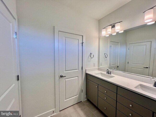 Foto del edificio - 10840 Cedar Ave