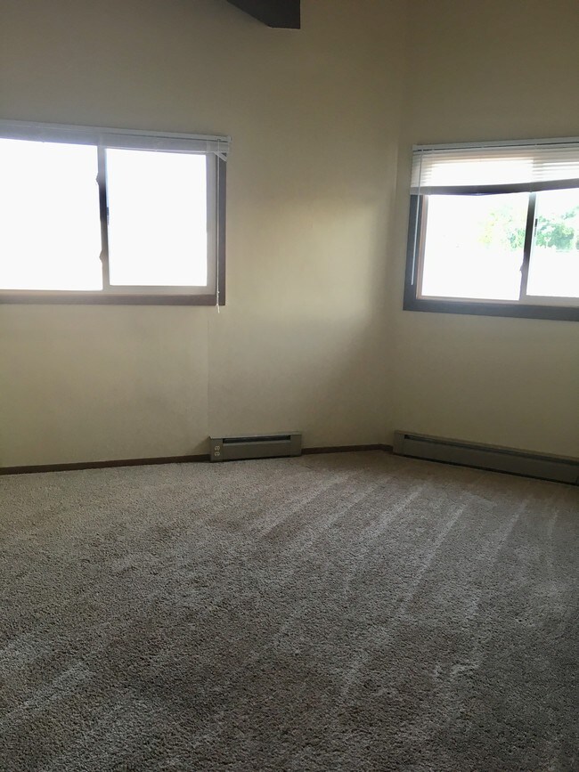 Building Photo - 142 Josslyn St